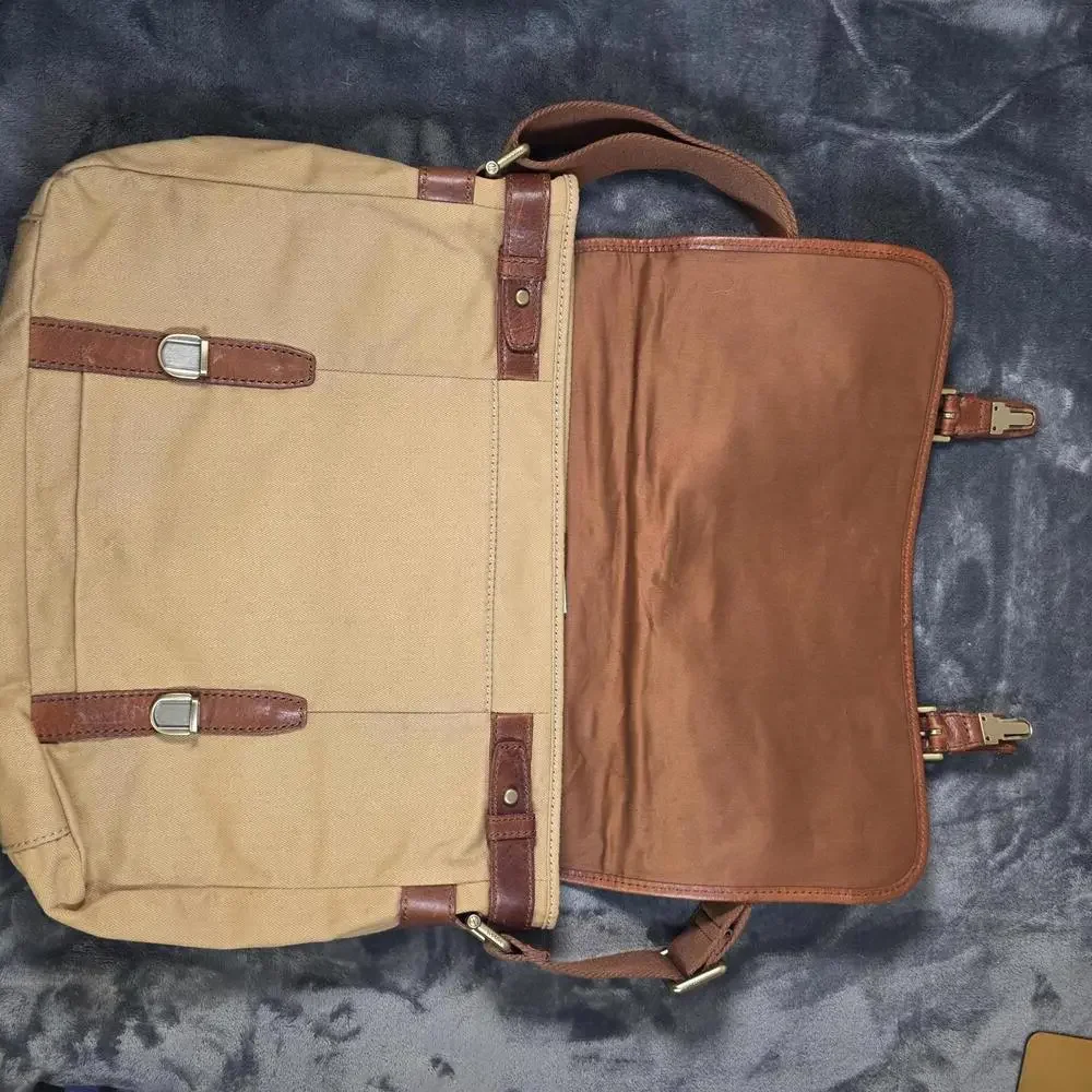 Fossil Canyon Beige Messenger Bag With Leather Detailing And Adjustable Strap